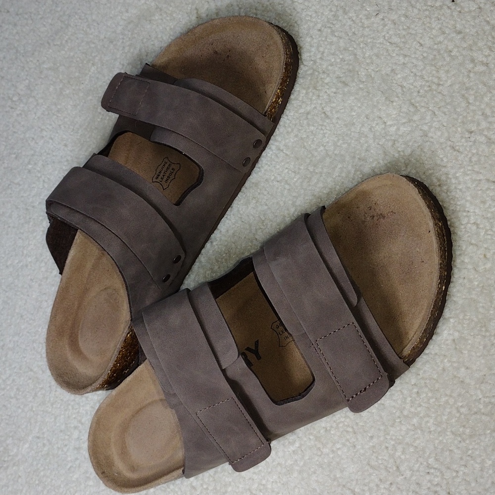 Fitory men's light brown sandals with secure straps. Mint condition. Size 13